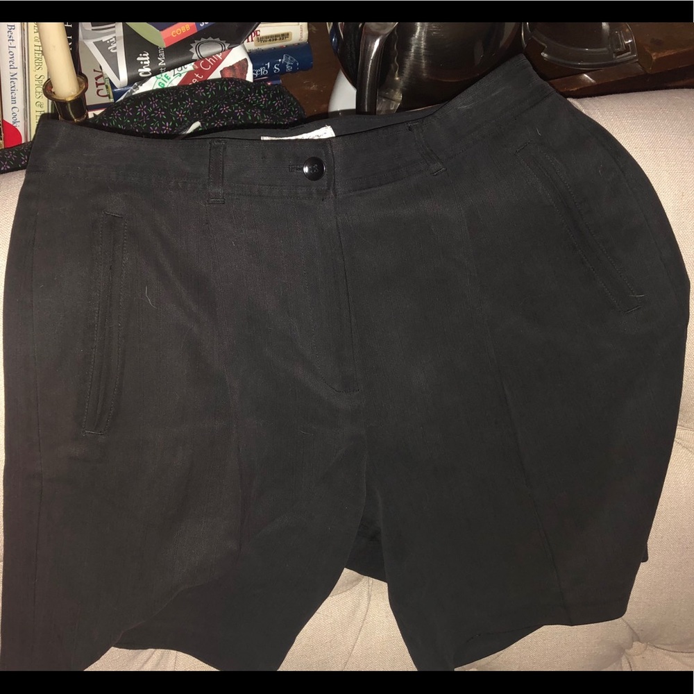 Black size 8 silk Tommy Bahama shorts